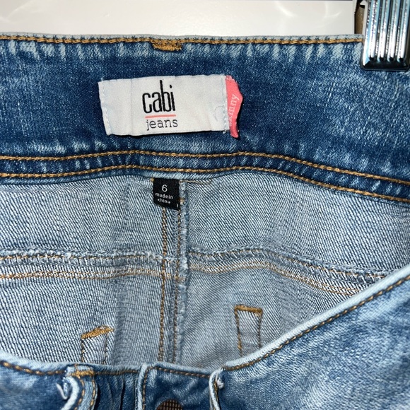 Cabi Skinny light wash distressed paint splatter. Sz 6. Excellent condition. - Picture 3 of 3
